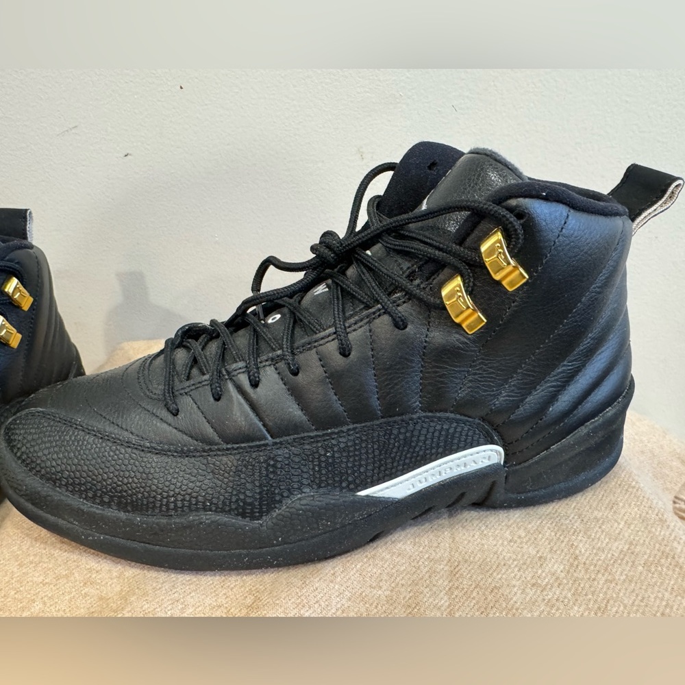 NIKE Mens Air Jordan 12 Retro Black/White-Metallic Gold Leathe -Sz 9-Barely Used